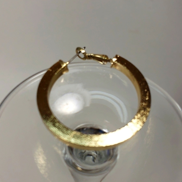 Women's Textured Gold tone Chunky Hoop Hinged Leverback Latch Earrings, 1.5-inch - Picture 4 of 7